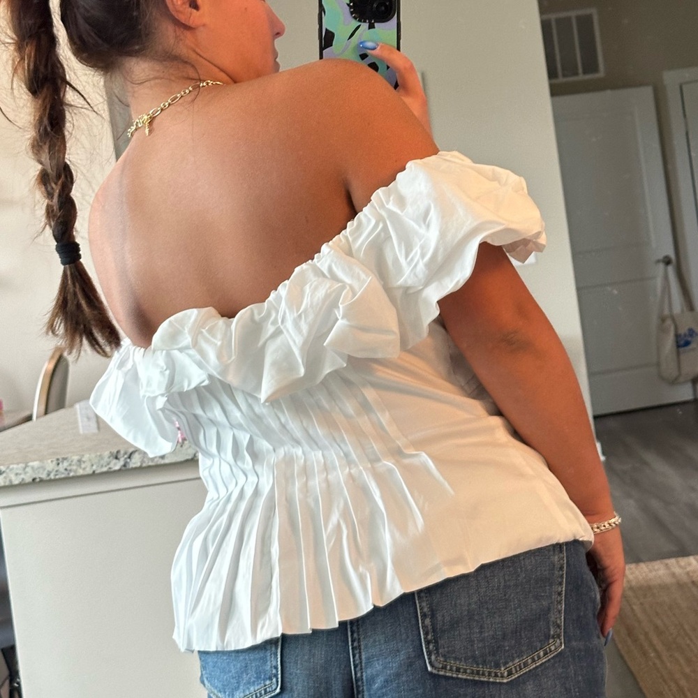NWOT White Off-Shoulder Ruffle Top - Picture 2 of 4